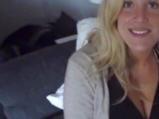 Attractive blondine milf met mooi melkachtig scheur: gratis hd seks video- f8